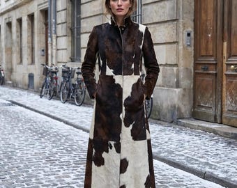 Casaco comprido feminino em couro bovino | Casaco de inverno marrom e branco | Feito à mão em couro legítimo | Roupa de luxo para o frio |