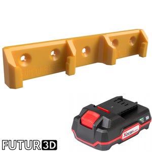 Peut inclure: Support mural jaune imprimé en 3D avec trois fentes et le texte "FUTUR 3D". En dessous, une batterie 20V noire et rouge. La batterie a un bouton rouge et un indicateur d'alimentation vert.