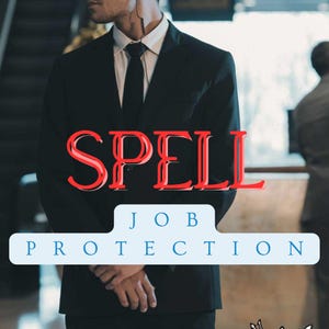 Puede incluir: Una persona con traje y corbata negros, con un auricular, está de pie frente a un fondo borroso. La palabra "SPELL" está en rojo, y "JOB PROTECTION" está en un cuadro azul.