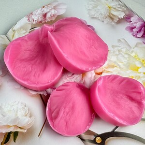 Silicone veiners for peony petals with clear vein texture and curved shape