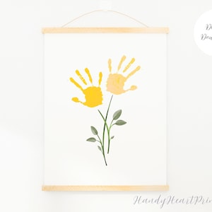 handprint floral bouquet, baby handprint bouquet, mothers day printable gift, mom gift from kids handprint, mommy handprint craft