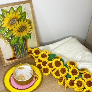 Manta Ramo de Ganchillo Hecha a Mano – Gran Redonda Ø 110 cm – Rosas Rojas & Lavanda – Regalo Único – Decoración Floral para el Hogar