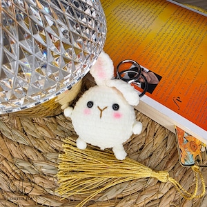 Porte-clés lapin fait main au crochet, breloque pour sac mignon lapin en peluche | Cadeau kawaii pour elle | Cadeau de Pâques, de la Saint-Valentin et de la Fête des Mères