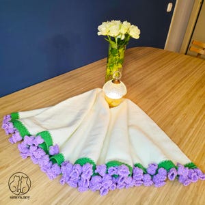 大きなかぎ針編みフラワーブランケット – ハンドメイドラウンドスロー 43インチ – 赤いバラのアフガン – 花柄ホームデコレーション – お母さんへのギフト – かぎ針編みブーケ