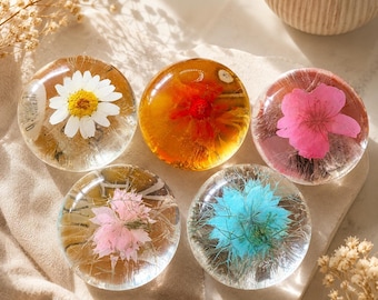 Savon botanique fait main en barre de vraies fleurs avec fleurs pressées, cadeau respectueux de l'environnement