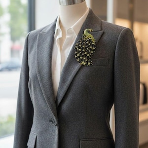 Cute Timeless Vintage Style Peacock Brooch – Gold Tone with Green & Emerald Rhinestones,