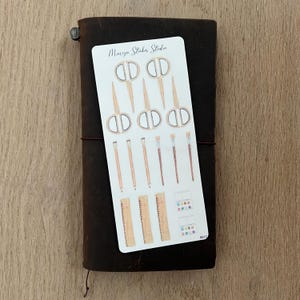 Stickerset voor journaling – Handgetekende stationery-motieven voor bullet journaling, planner en scrapbooking – schaar, potlood, liniaal, waterverf