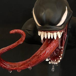 Hand-Painted Venom Resin Sculpture: Unique Drool Design