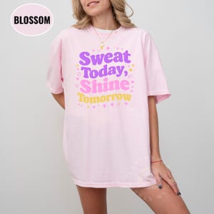 Comfort Colors® Sweat Today Shine Tomorrow-shirt | Kleurrijk motiverend gym-T-shirt|Schattig fitnesscitaat-T-shirt voor vrouwen | Self-love-top voor training