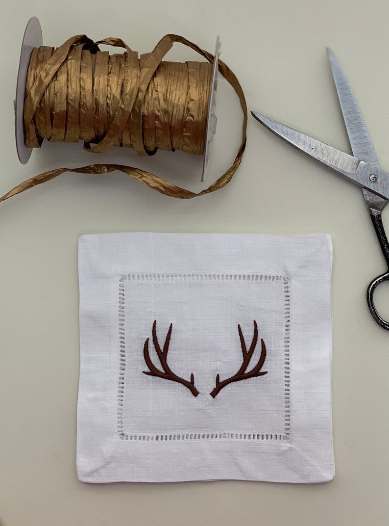 Lilly & Grace Embroidered Antler Linen Cocktail Napkins - Thumbnail 2