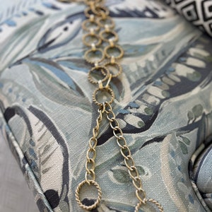 Vintage 32” gold tone circle chain belt