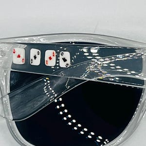 Gafas de sol con trajes de cartas