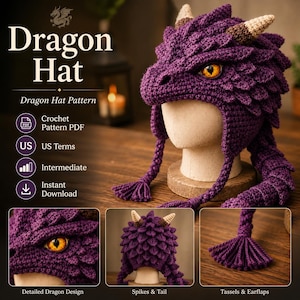 Può includere: Un cappello da drago all'uncinetto viola con squame testurizzate, due corna color marrone chiaro e un occhio arancione. Il cappello presenta paraorecchie con lunghe nappe viola e una coda di drago. Il testo include Dragon Hat, Dragon Hat Pattern.