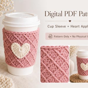 Może przedstawiać: Różowy szydełkowany rękaw na kubek z białą aplikacją w kształcie serca i wzorem w romby. Tekst głosi Digital PDF Pattern, Cup Sleeve + Heart Appliqué oraz Pattern Only • No Physical Item. Rękaw jest pokazany na białym kubku.