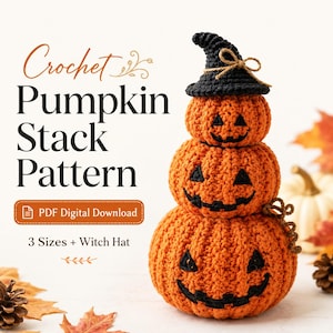Op de afbeelding: Een haakpatroon van een pompoenstapel bestaande uit drie oranje pompoenen met zwart geborduurde jack-o'-lantern gezichten, bekroond met een zwarte heksenhoed. De tekst luidt Crochet Pumpkin Stack Pattern, PDF Digital Download, 3 Sizes + Witch Hat.
