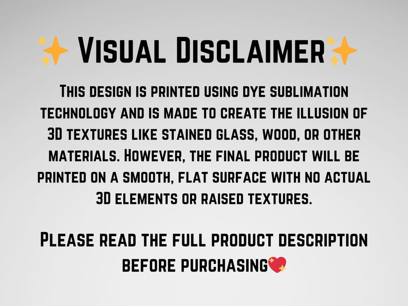 Pu&ograve; includere: Testo di disclaimer visivo che spiega che il design &egrave; stampato utilizzando la tecnologia di sublimazione del colore per creare l'illusione di texture 3D. Il prodotto finale sar&agrave; stampato su una superficie liscia e piatta senza elementi 3D reali o texture in rilievo. Il testo incoraggia anche gli acquirenti a leggere la descrizione completa del prodotto prima di acquistare.