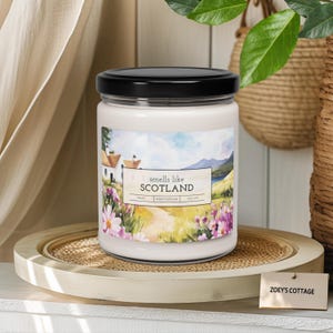 Smells Like Scotland Soja-geurkaars (9oz) - Veganistisch, Schots woondecoratie, Brits reiscadeau, keuken op het platteland, badkamer, glooiende heuvels