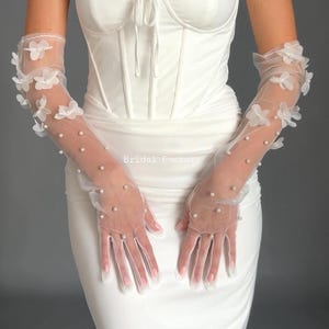 Bridal Sheer Pearl Gloves, Long Wedding Gloves with Floral Appliqué, Romantic Tulle Gloves for Bride