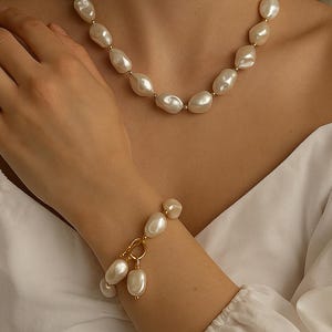 Ivory Pearl Bracelet: Chunky Beaded Wedding Jewelry