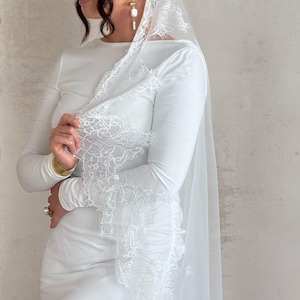 Cathedral Lace Bridal Veil, Long Wedding Veil w Lace Trim, One Tier Chapel Veil, Elegant Ivory Soft Tulle Veil for Bride, mantilla Veil
