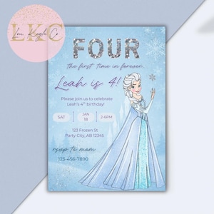 Pode incluir: Um convite de aniversário azul claro com o texto "FOUR" e "Leah is 4!" e uma ilustração de uma princesa. O convite inclui detalhes do evento: data, hora e local. O convite é para uma festa de 4 anos.