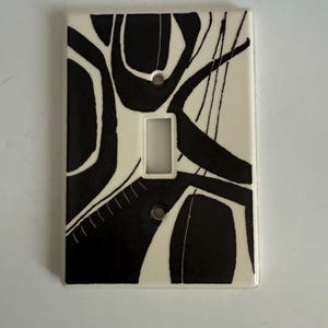 MCM (Mid-Century Modern) bruine keramische enkele standaard schakelplaatafdekking