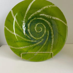 Beautiful Bright Green Art Glass bowl made in New Zealand by Revitaglass