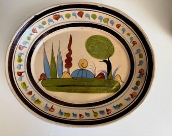 Piatto vintage messicano in terracotta di metà secolo con decorazioni colorate di arte popolare di metà secolo.
