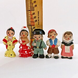 Set of 5 Vintage Mud People, 2 Miniatures, España, Spain, Guardia Civil, Señoras, Women, Boy & Girl, Terracotta, Red, Yellow, Green, White image 10