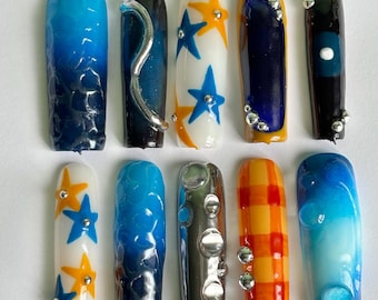 Billie Eilish Press On Nails: blauw-zilverchroom, HMHAS-nagels