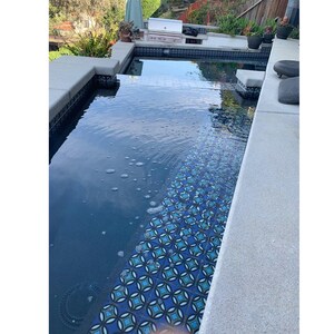 Donna Rings Modern Pool Tiles: Hand-Painted Ceramic Backsplash (6x6) Bild 2