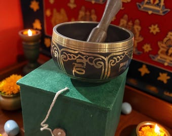 Bronze Singing Bowl with Wooden Mallet – Gift Boxed Sound Healing Bowl for Meditation, Yoga, and Spiritual Focus Tibetan Sound Bowl