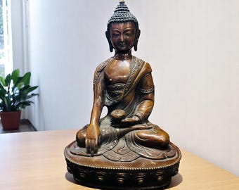 Statua di Buddha in bronzo fatta a mano / Decorazione spirituale per la meditazione / Scultura etnica asiatica / Figurina per altare zen / Regalo di Buddha boho