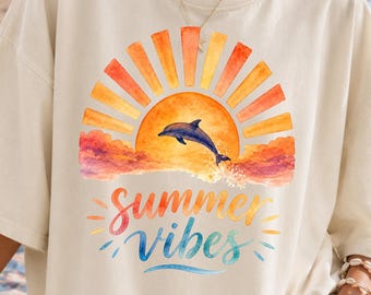 Maglietta Comfort Colors, Maglietta con delfino al tramonto sulla spiaggia, Maglietta retrò con delfino e oceano costiero, Simpatica maglietta da viaggio estiva