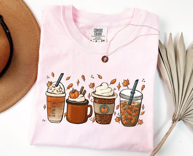 Camiseta Comfort Colors® de Acción de Gracias, linda camiseta de café de otoño, camiseta para amantes del café, camiseta de taza de café con leche y calabaza de Halloween, camiseta de especias de calabaza imagen 3