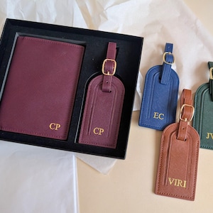 Gepersonaliseerde lederen paspoorthouder cadeau, reiscadeau voor moeder, aangepast monogram leren paspoorthoesje, Moederdagcadeau, huwelijksreiscadeauset