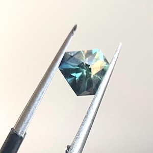 Natuurlijke Australische saffier - 0,60 karaat trilliaandeel