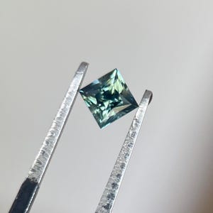Natural Australian Sapphire - (4mm) 0.5 carat square parti