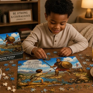 Puede incluir: Un rompecabezas de 252 piezas con una escena bíblica y el texto "THE LORD DELIVERS". El rompecabezas mide 35,56 cm por 27,94 cm. Un niño está montando el rompecabezas sobre una mesa de madera.