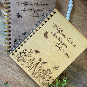 Diario de Dolly Parton Wood: Cuaderno de bocetos de flores silvestres, cita inspiradora
