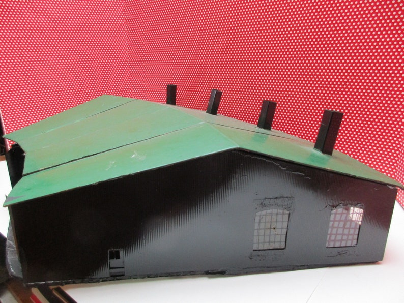 Train RoundhouseTurntable Building Vintage Toy