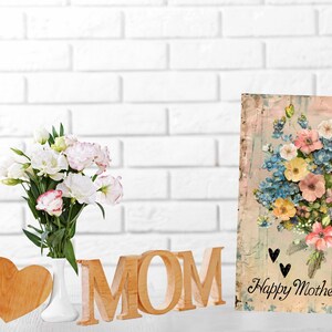Biglietti per la festa della mamma, elegante composizione floreale acquerellata con rose e margherite, perfetti per augurare la festa della mamma, biglietti d'auguri premurosi.