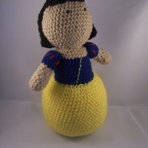 Snow White inspired Crochet Pattern