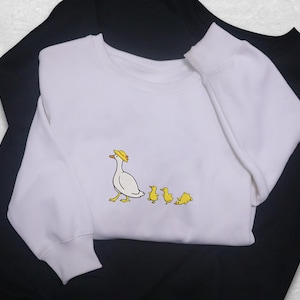 Mama Embroidered Sweatshirt, Cute Mama Goose Embroidery, Mothers Day Gift, Mom and Kids Shirt, Mama Duck and Ducklings, Mama and Chicks.