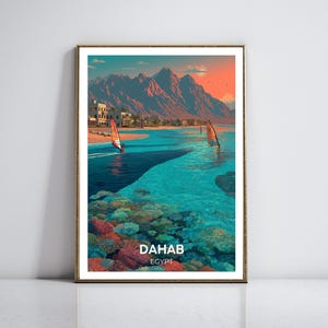 Dahab Ägypten Reiseposter, lebendige Kunst - Korallenriffe des Roten Meeres, Windsurfer und Sinai-Berge, minimalistische Küstenkunst, Abenteuer, Wanddekor