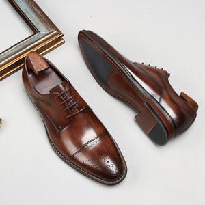 Men&#39;s Brown Leather Brogue Oxford Shoes - Handcrafted Cap Toe Dress Shoes with Wingtip Detailing