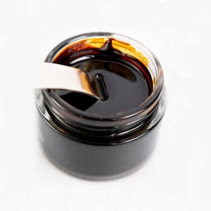 Pure 100% Himalayan Shilajit Soft Resin, Organic, Extremely Potent, Fulvic Acid 45 to 70 Days Sundried, Lab Tested Organic Shilajit, 5 Grams