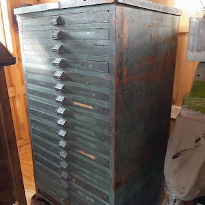 Antieke Houten Printers Kast Orig BlauwGroene Verf 17 Laden Metal Pulls Label Industrial S Simon &Co Gedateerd 1876 NIET Gratis Verzending
