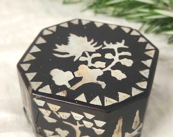 Antique Chinese Lacquered Mother-of-Pearl Small Jewelry, Ring, or Trinket Box