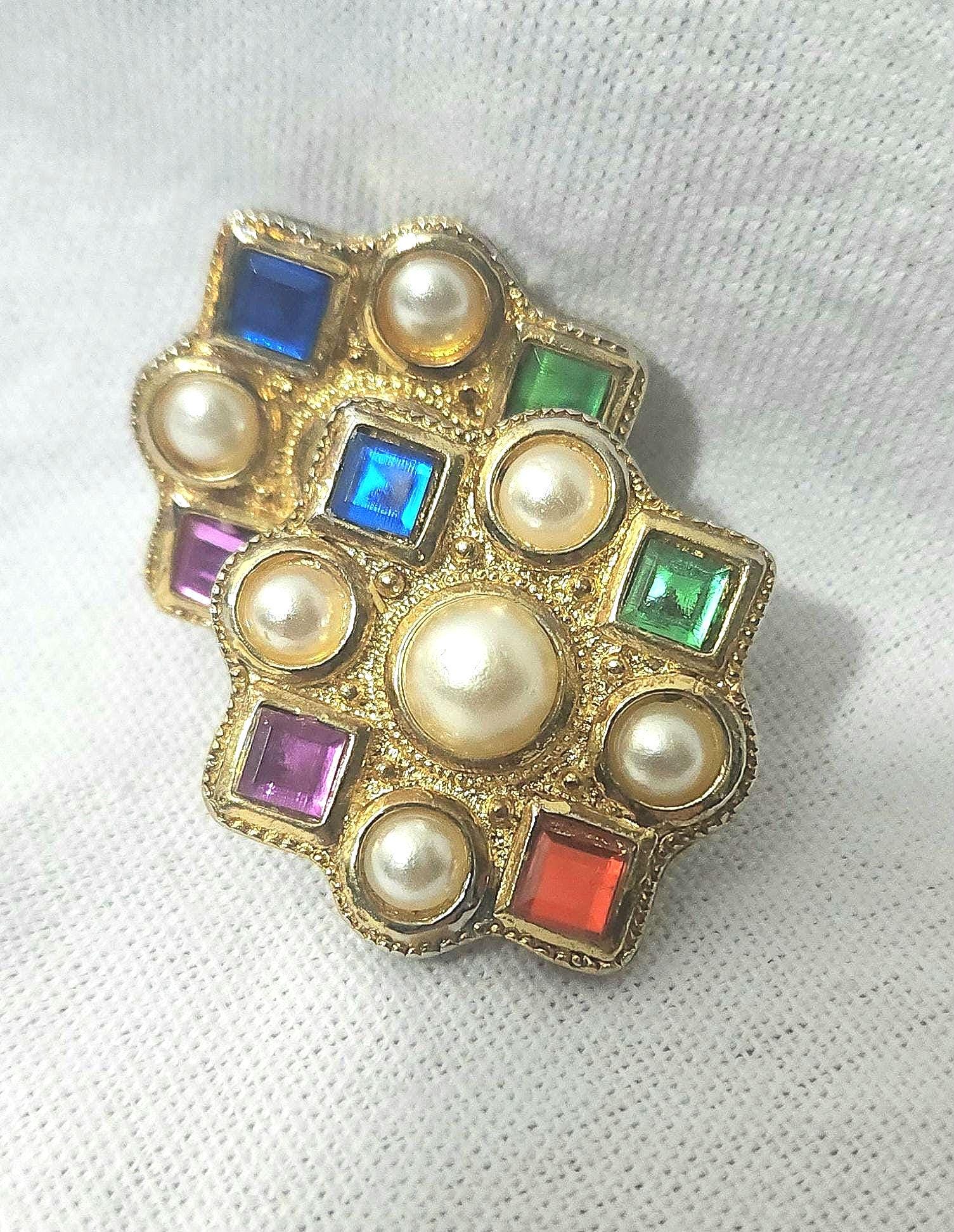 Anciennes boucles d'oreilles clip tombantes couleur vieil or